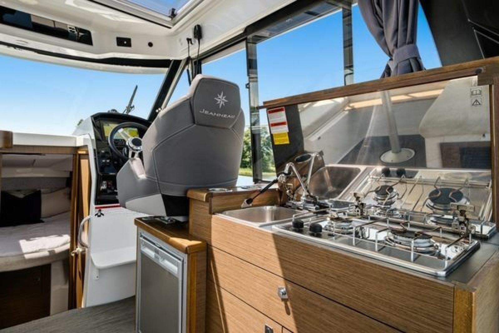 2021 Jeanneau NC 895