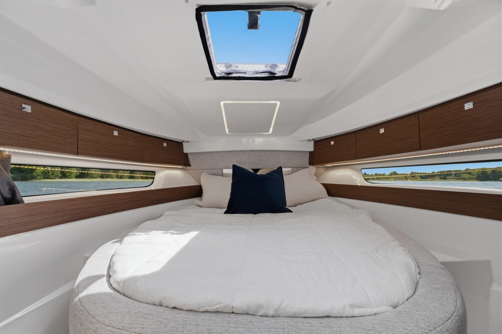 2021 Jeanneau NC 895