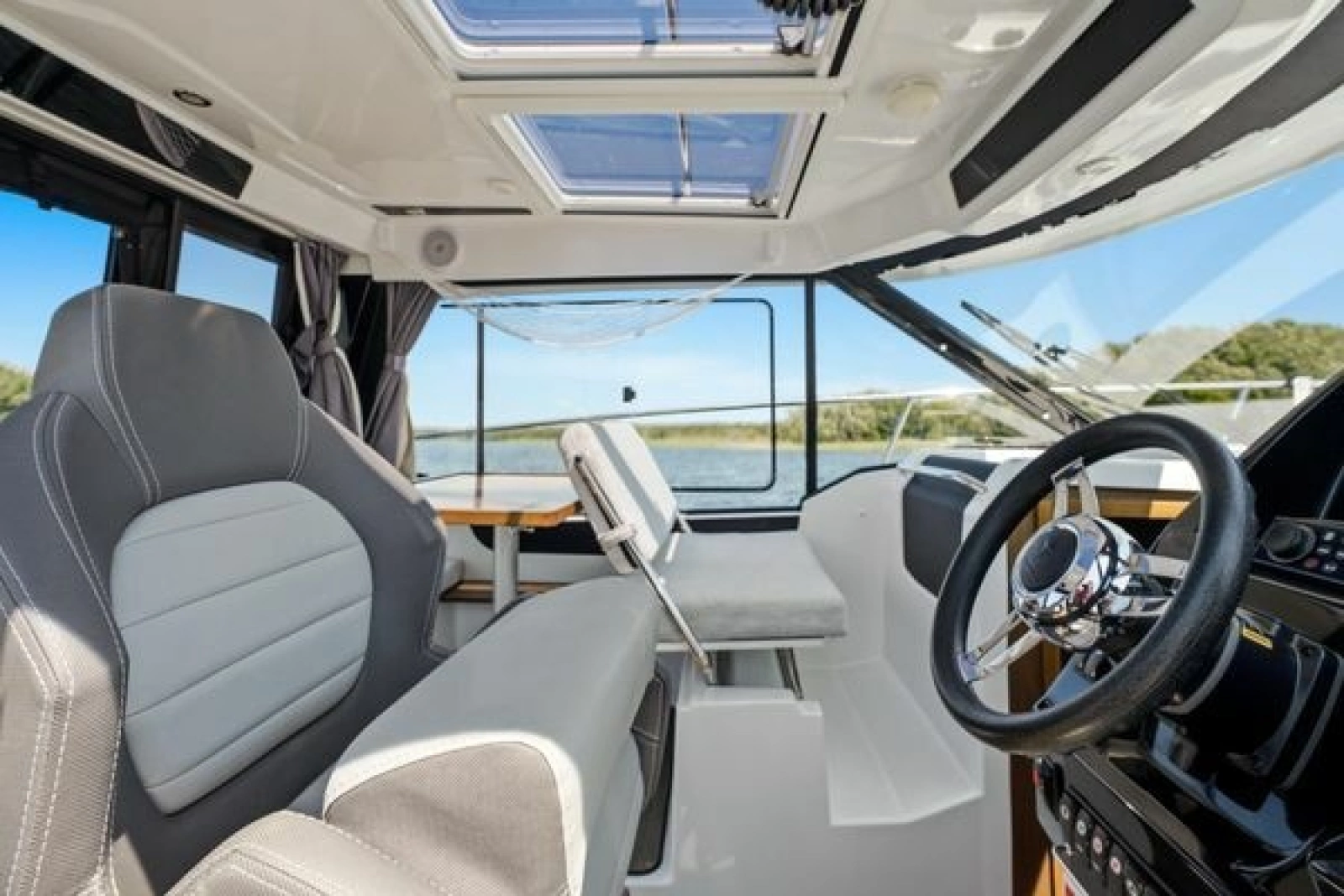 2021 Jeanneau NC 895