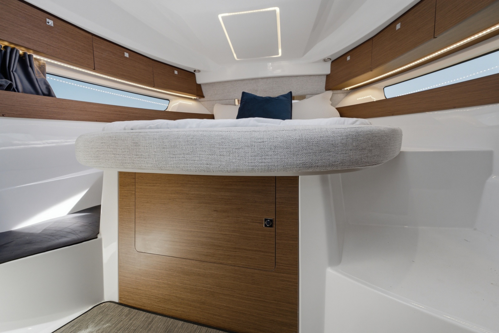2021 Jeanneau NC 895