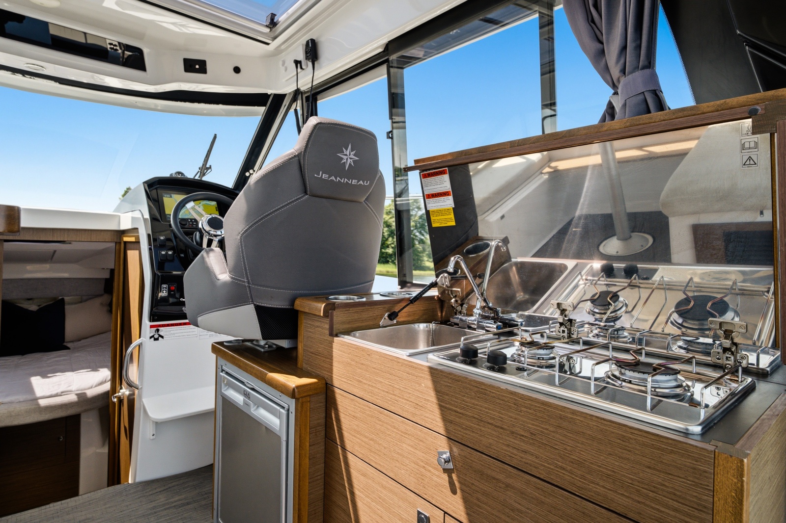 2021 Jeanneau NC 895