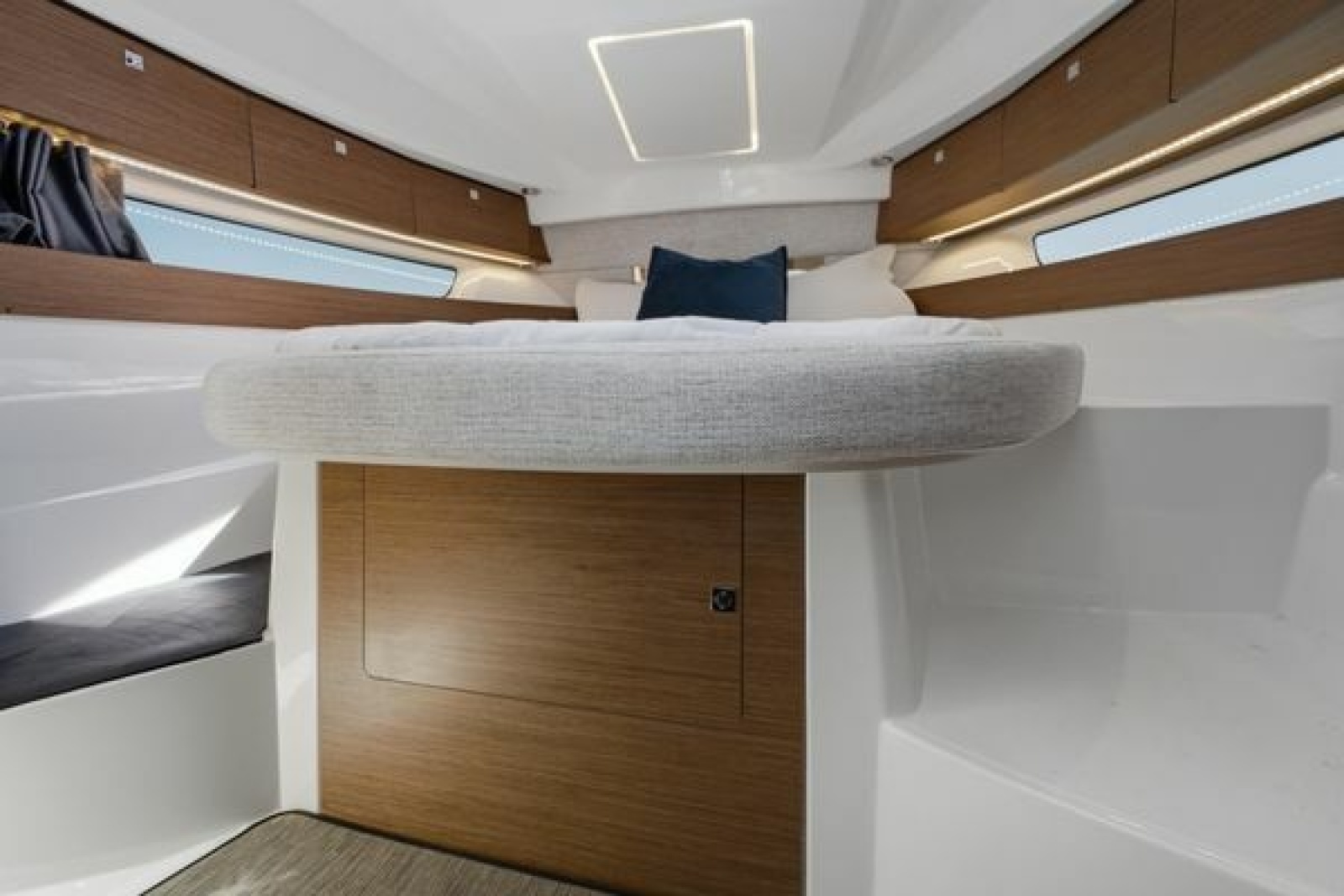 2021 Jeanneau NC 895
