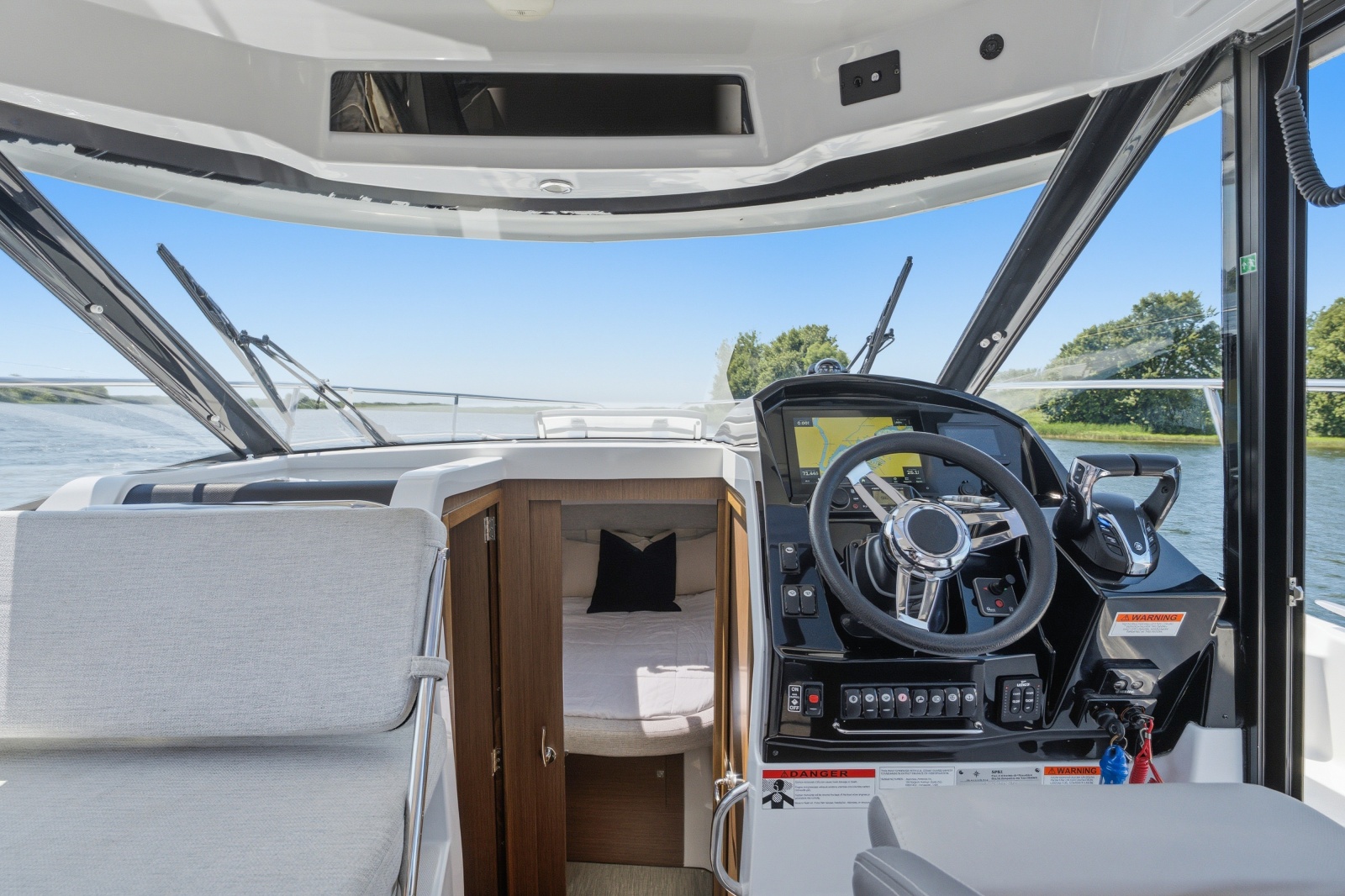 2021 Jeanneau NC 895