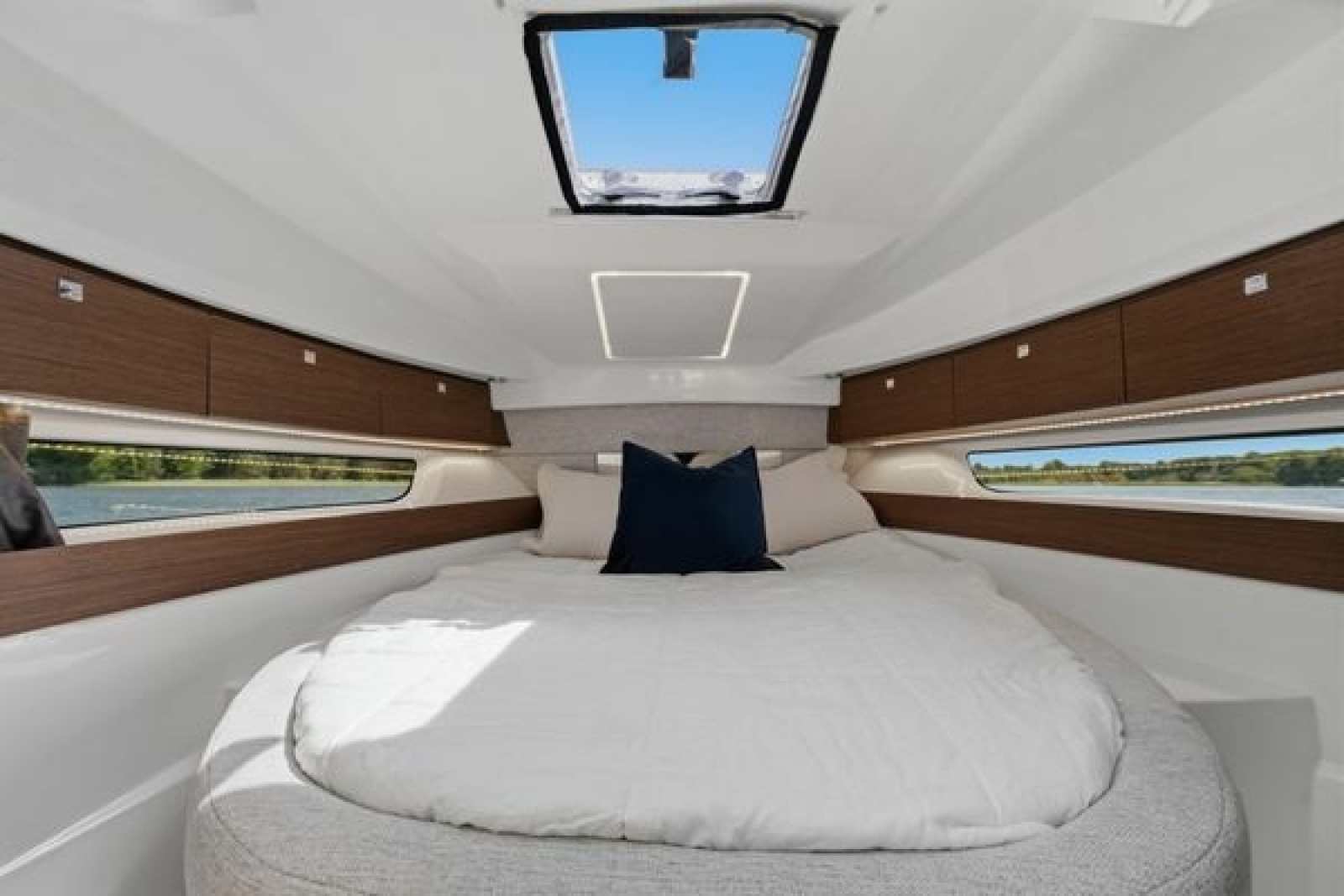 2021 Jeanneau NC 895