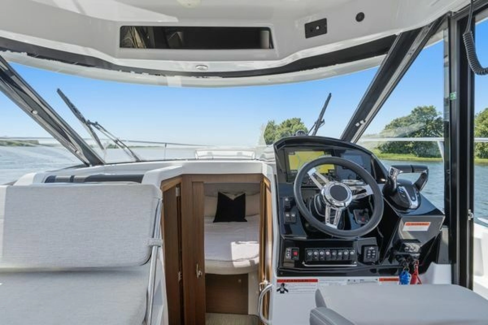 2021 Jeanneau NC 895