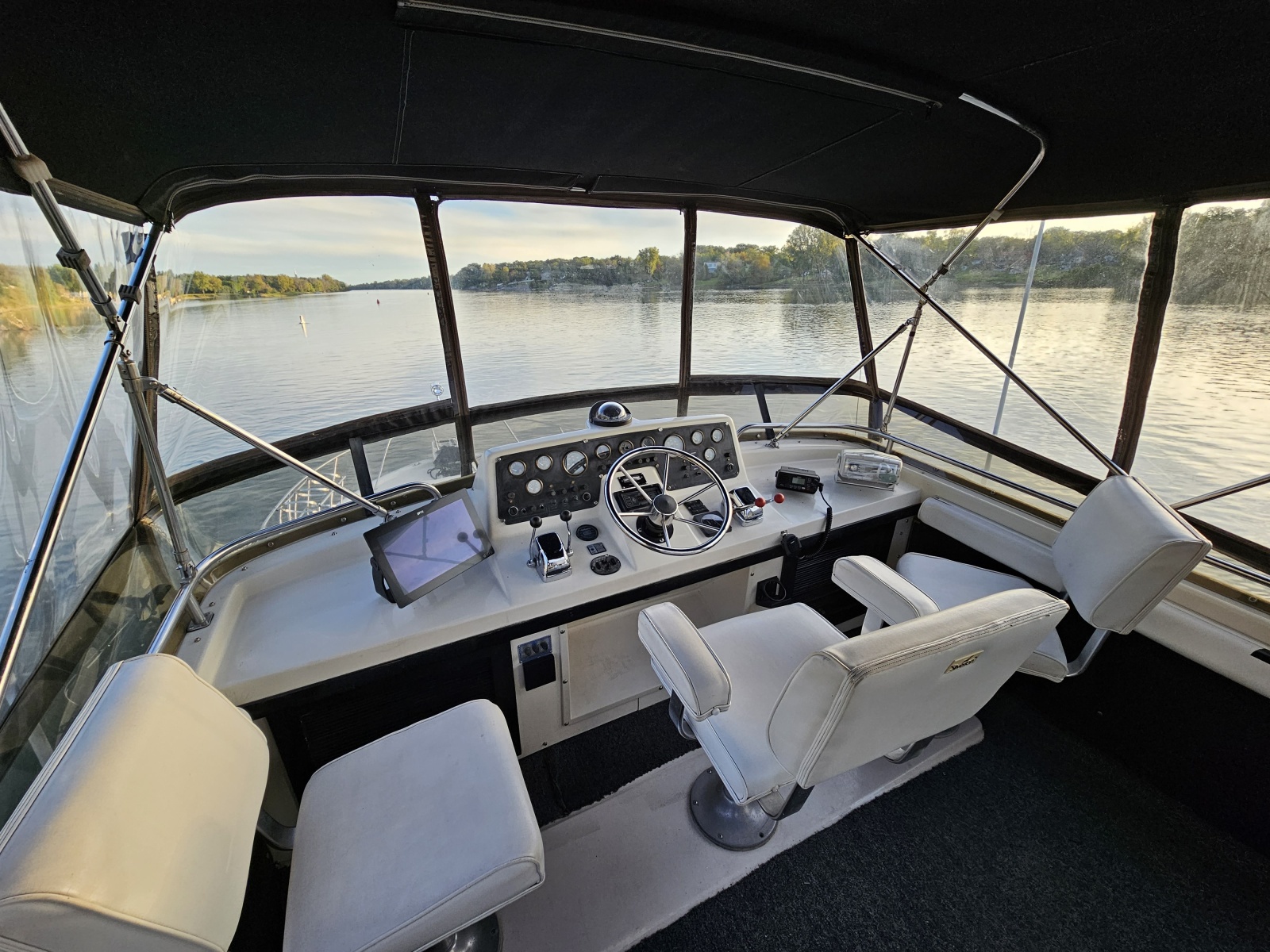 1988 Silverton 40 Aft Cabin