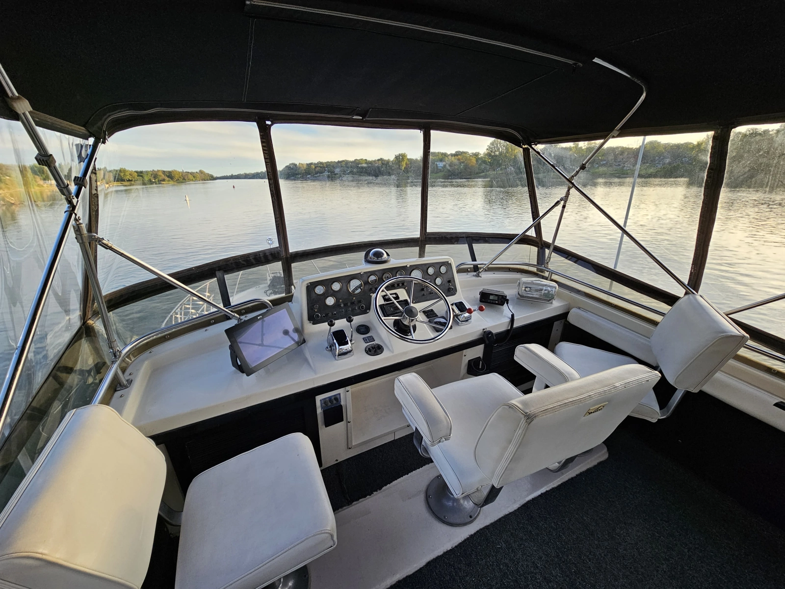 1988 Silverton 40 Aft Cabin