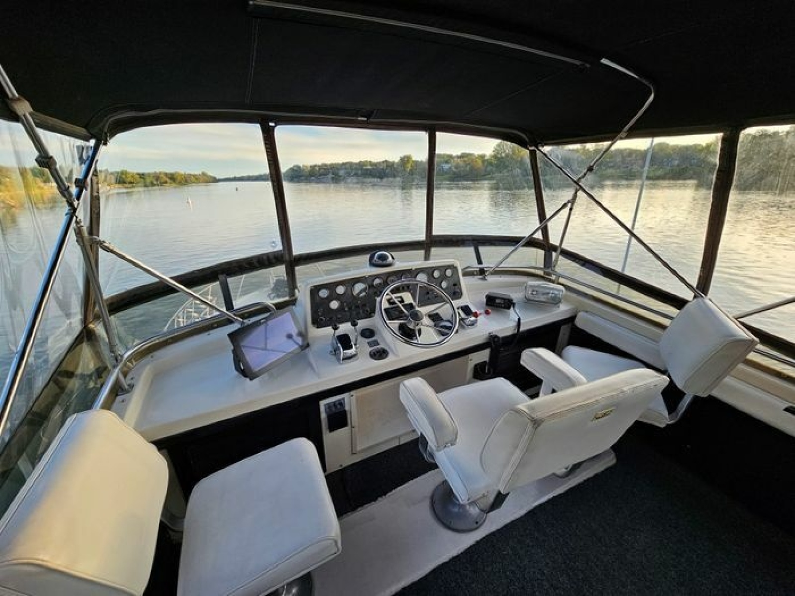1988 Silverton 40 Aft Cabin