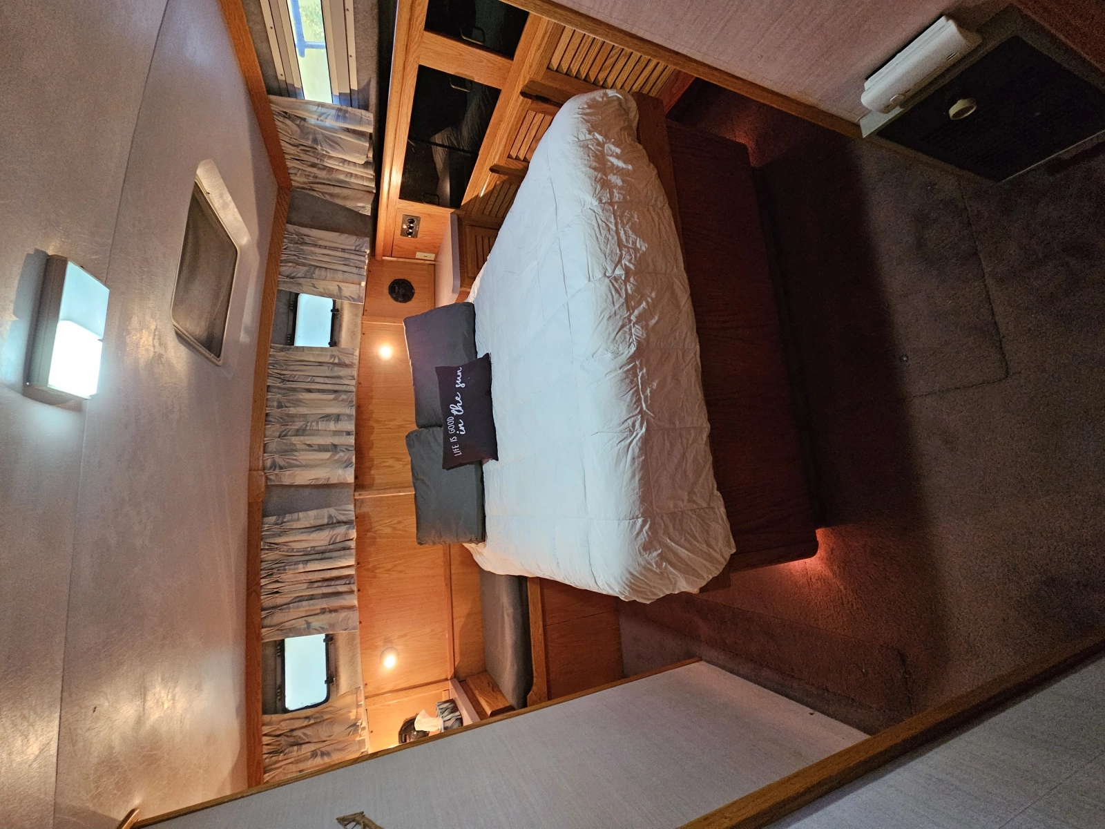 1988 Silverton 40 Aft Cabin