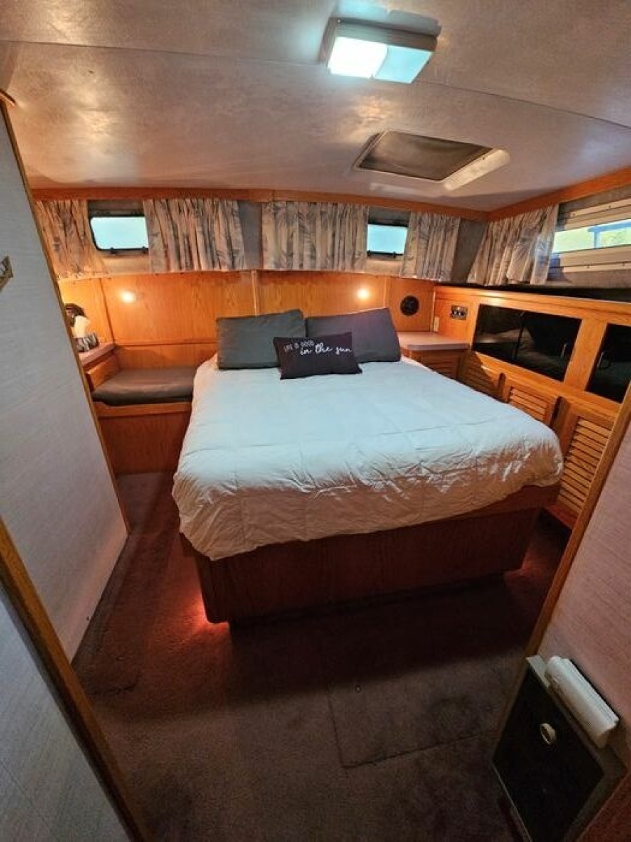 1988 Silverton 40 Aft Cabin