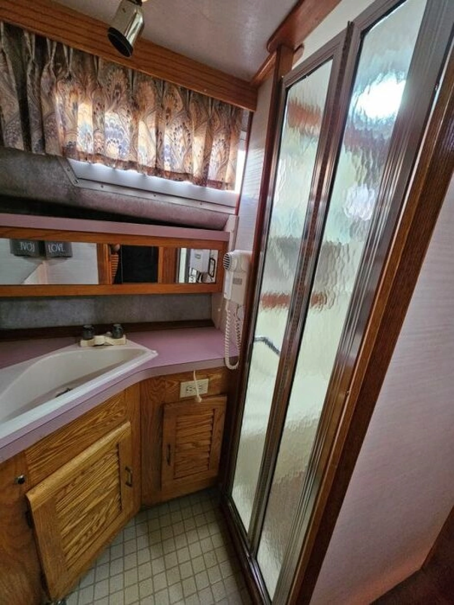 1988 Silverton 40 Aft Cabin