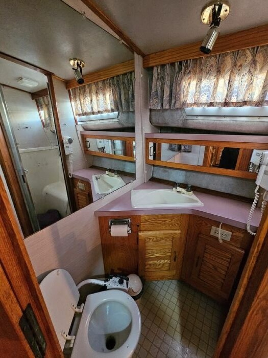 1988 Silverton 40 Aft Cabin