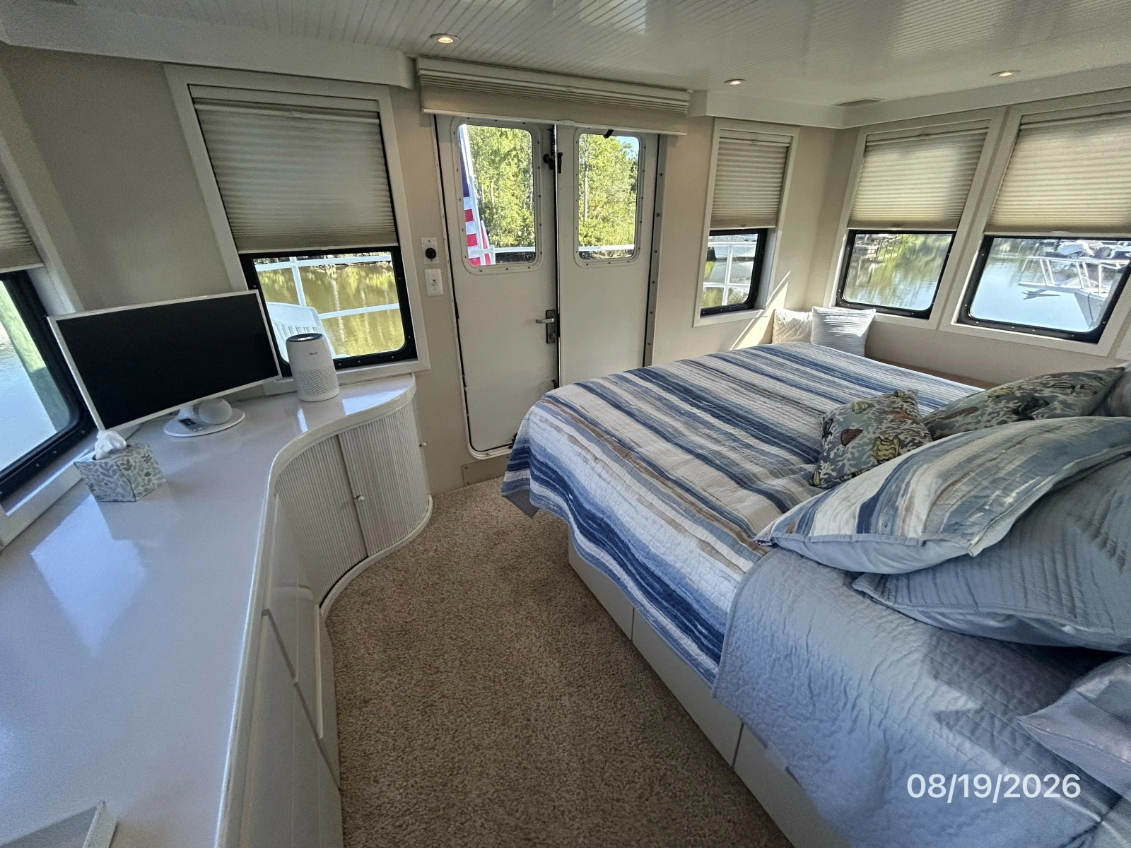 Steel Magnolia master stateroom aft2