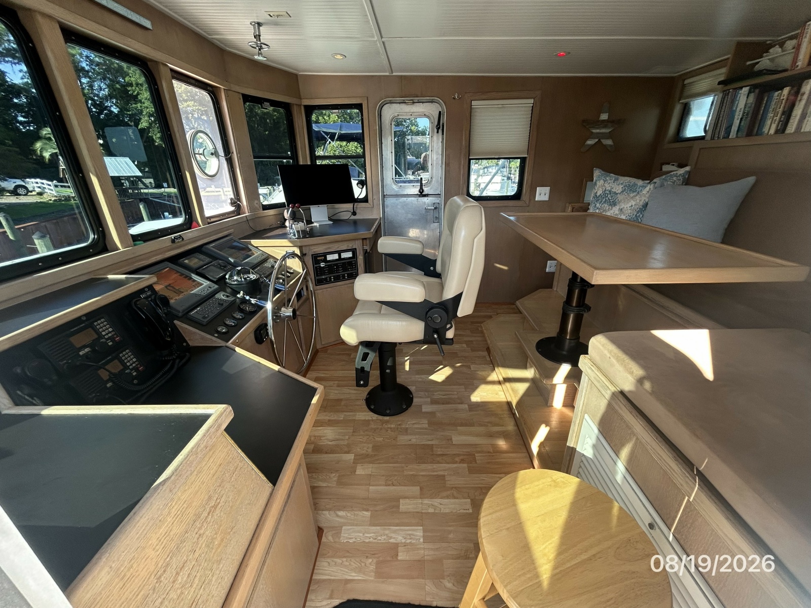 Steel Magnolia pilothouse starboard