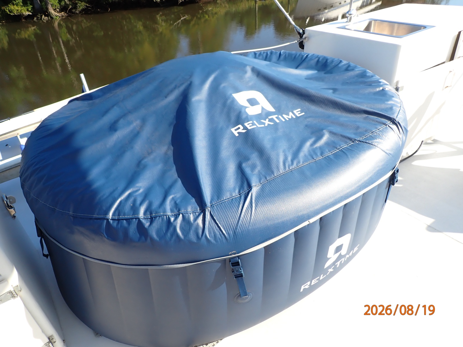 Steel Magnolia sundeck hot tub