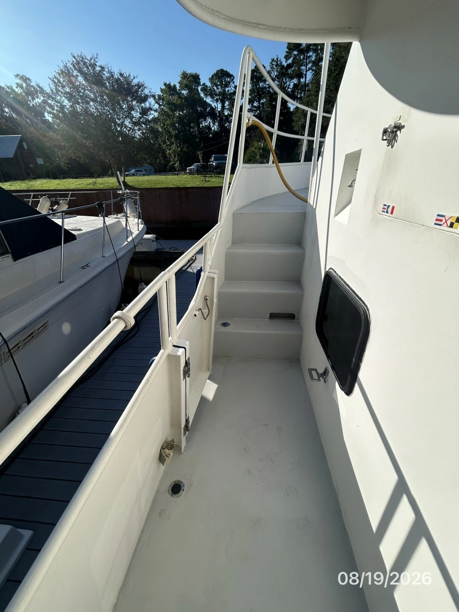 Steel Magnolia port lower side deck2
