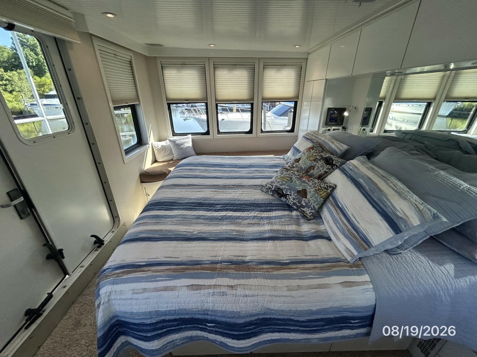 Steel Magnolia master stateroom port