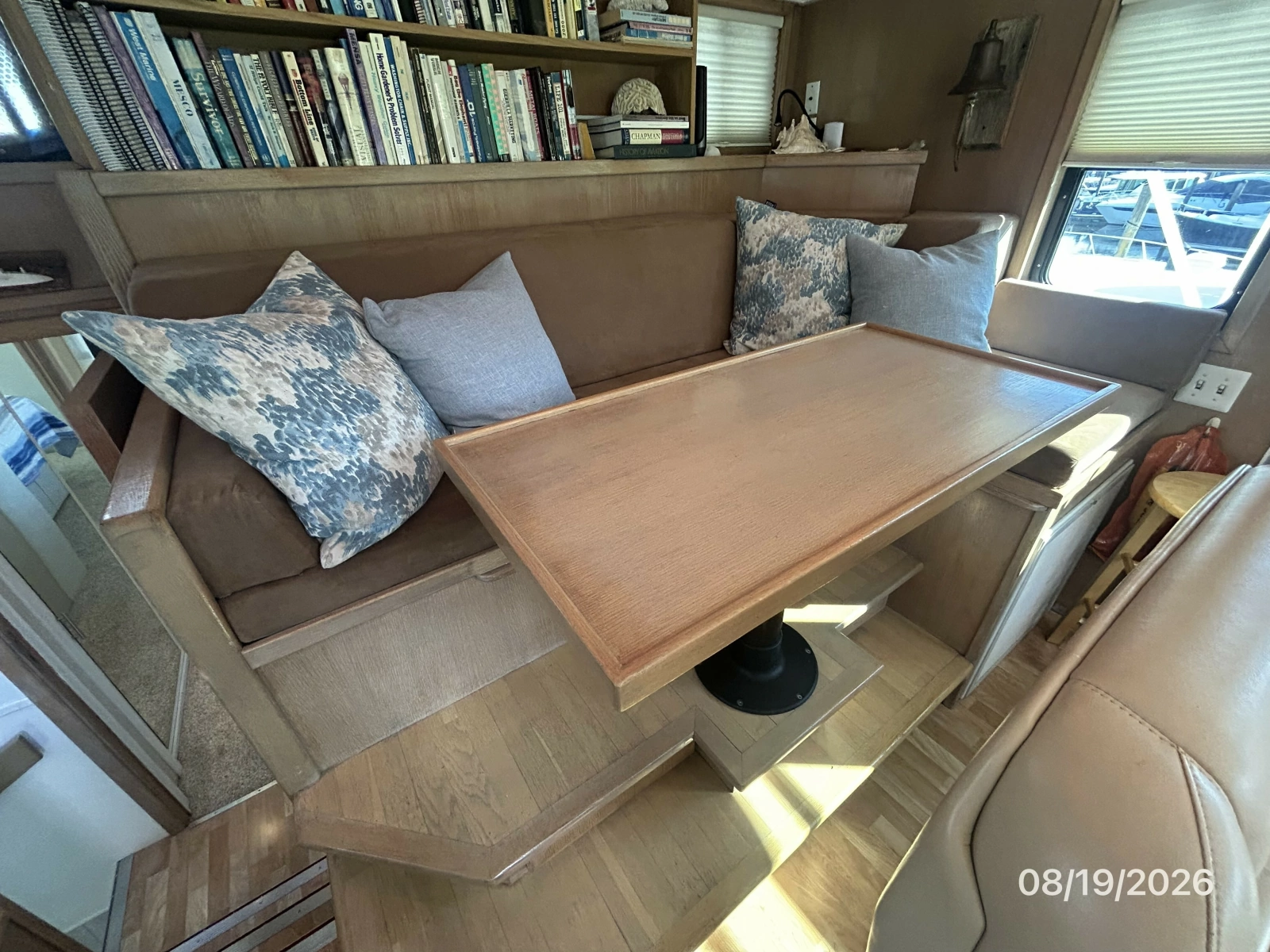 Steel Magnolia pilothouse aft seating