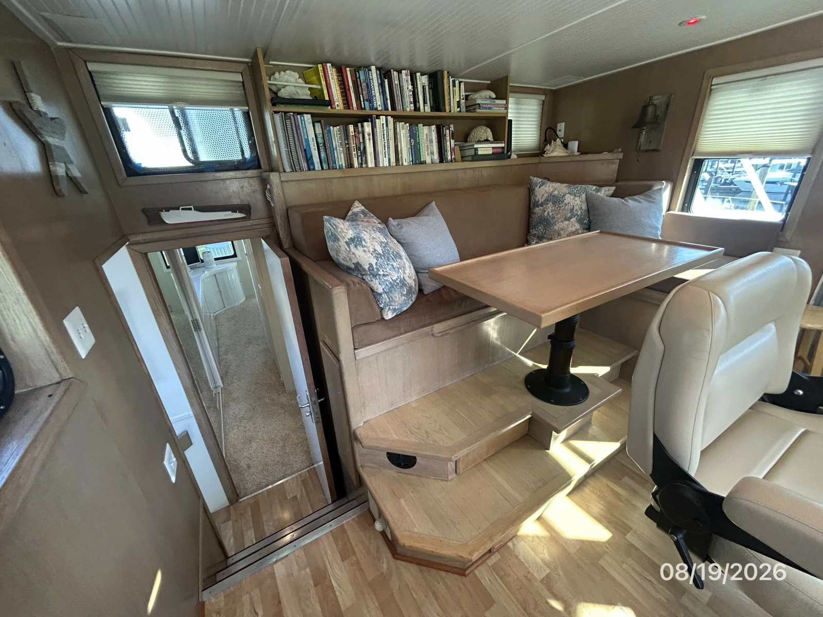 Steel Magnolia pilothouse aft