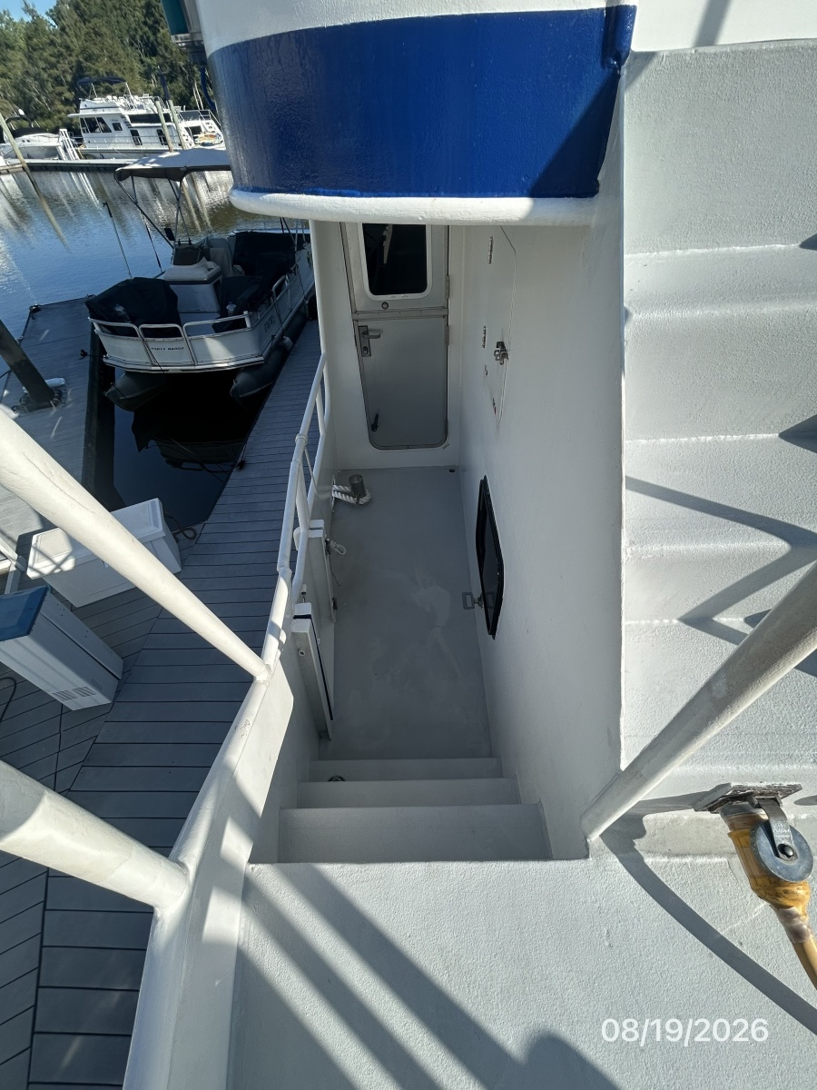 Steel Magnolia starboard lower deck1
