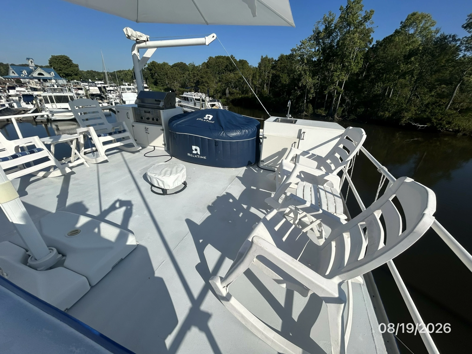 Steel Magnolia sundeck aft1