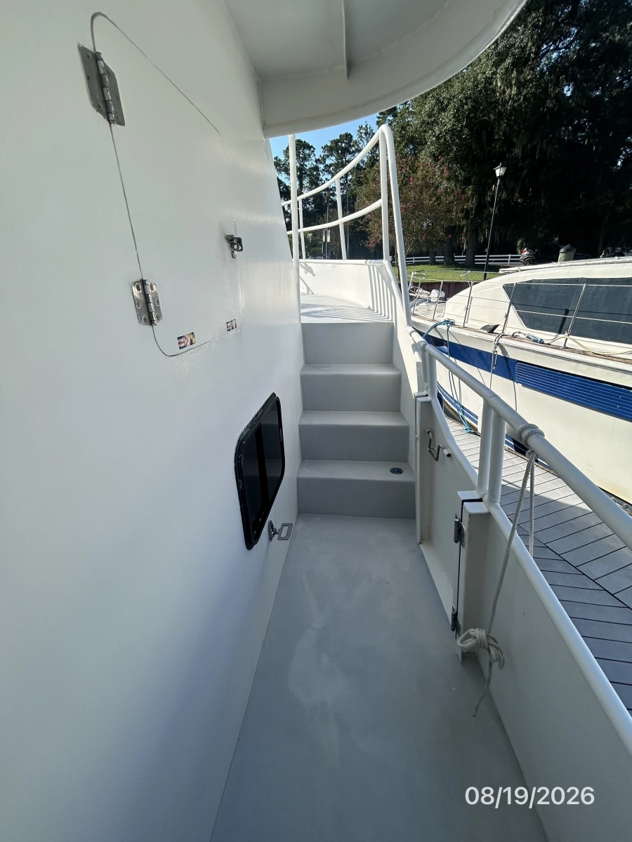 Steel Magnolia lower starboard side deck2