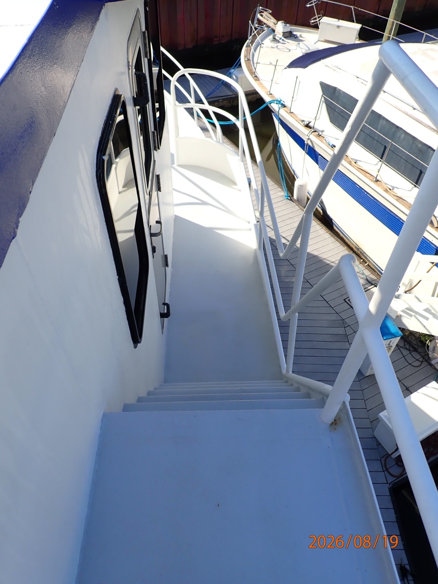 Steel Magnolia upper starboard side deck2