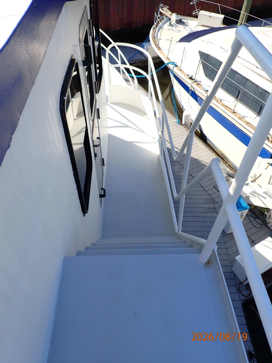 Steel Magnolia upper starboard side deck2