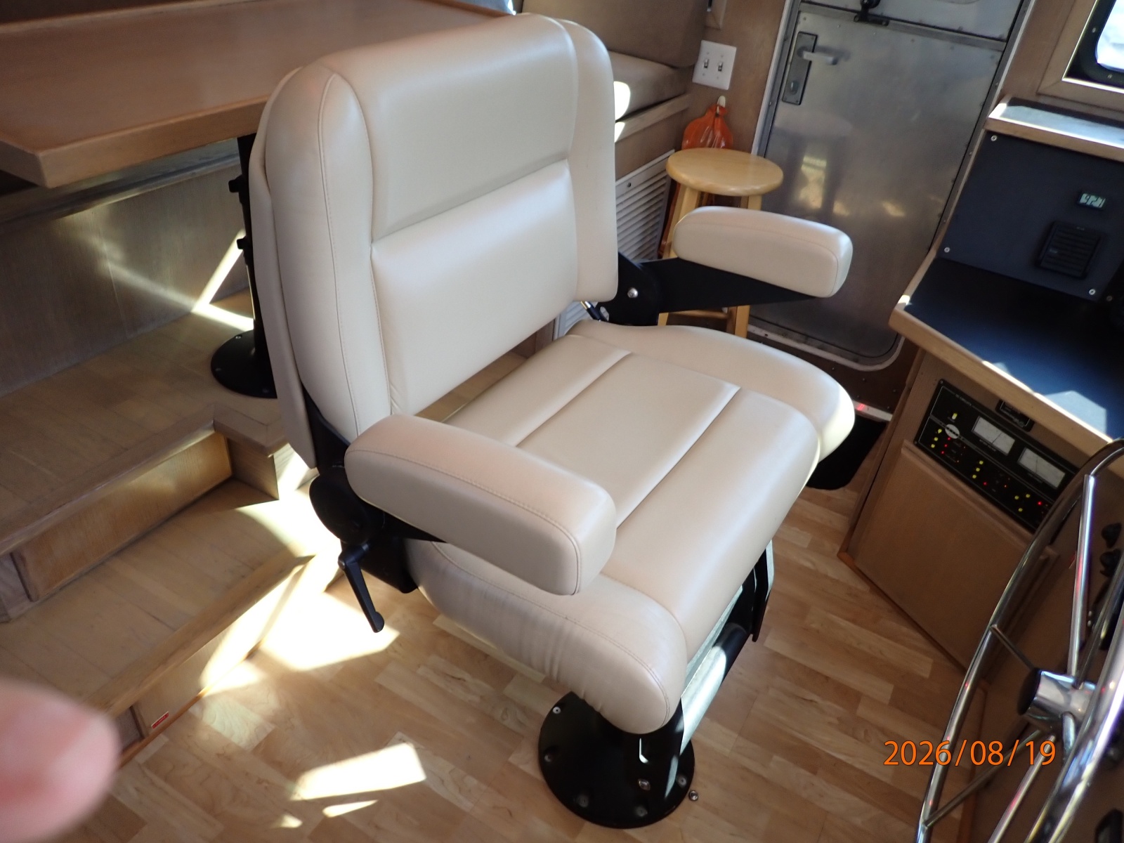 Steel Magnolia pilothouse helmseat