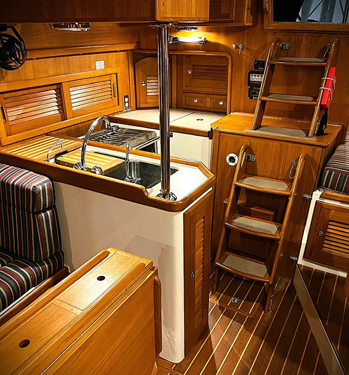 2000 Pacific Seacraft 37