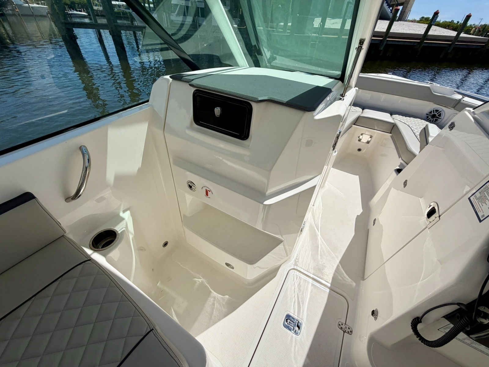 2022 Pursuit DC 266 Dual Console