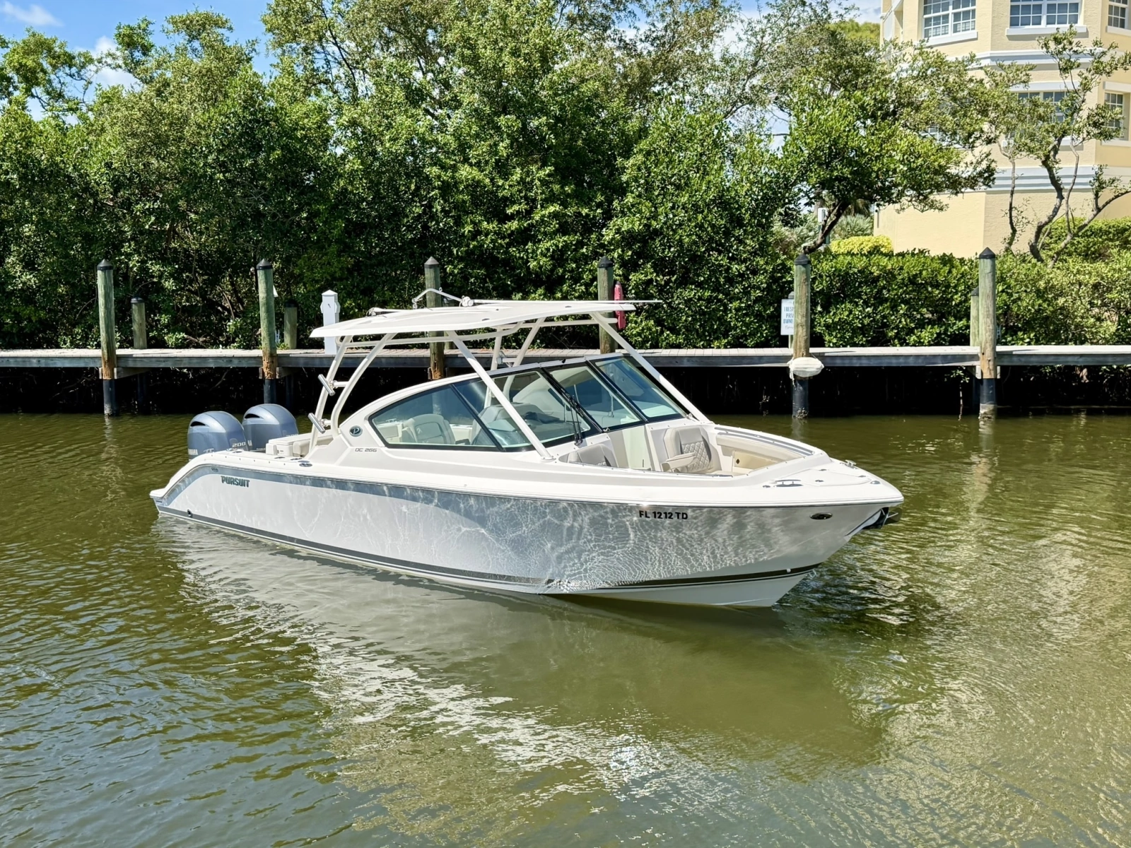 2022 Pursuit DC 266 Dual Console