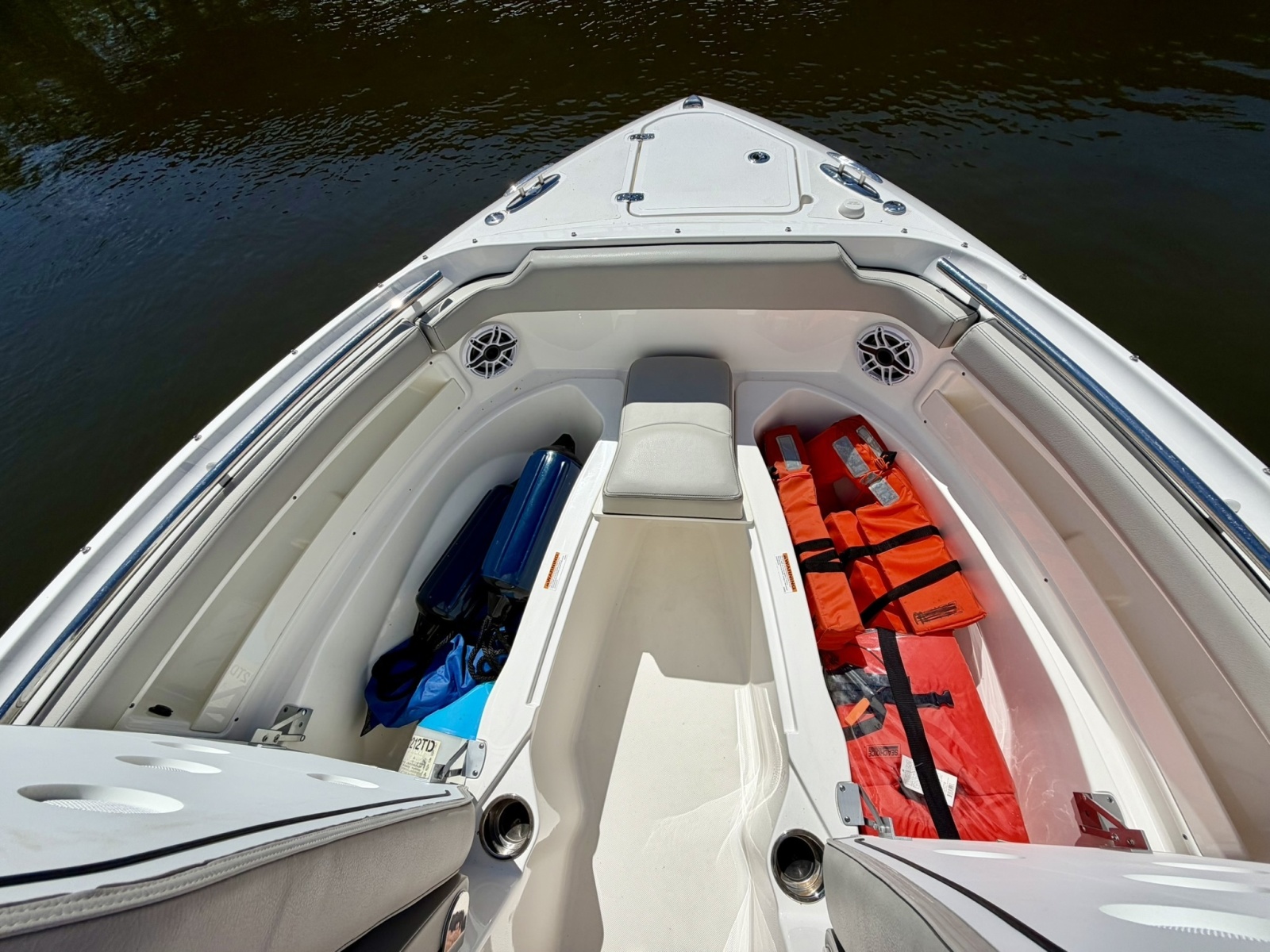 2022 Pursuit DC 266 Dual Console