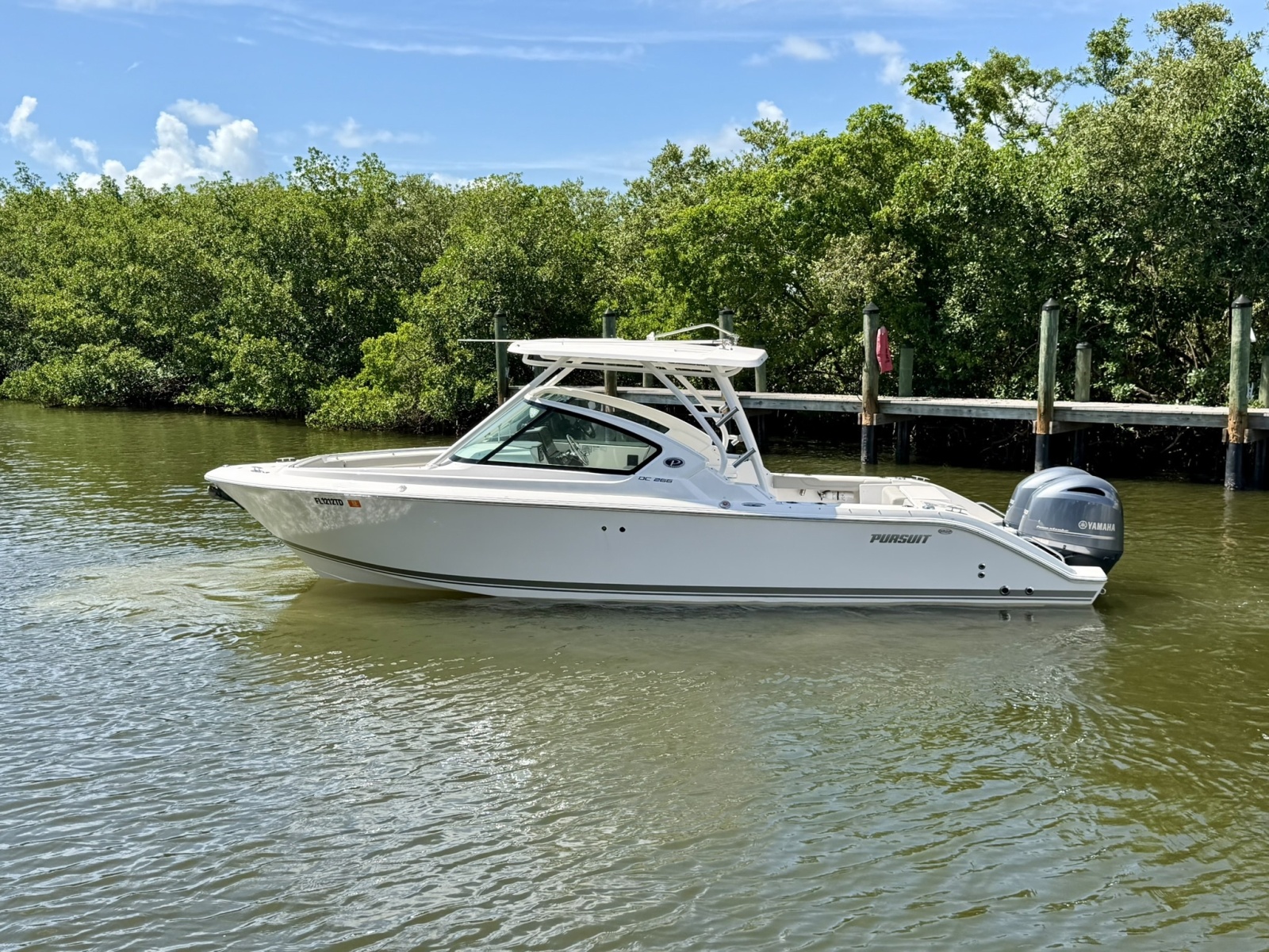 2022 Pursuit DC 266 Dual Console