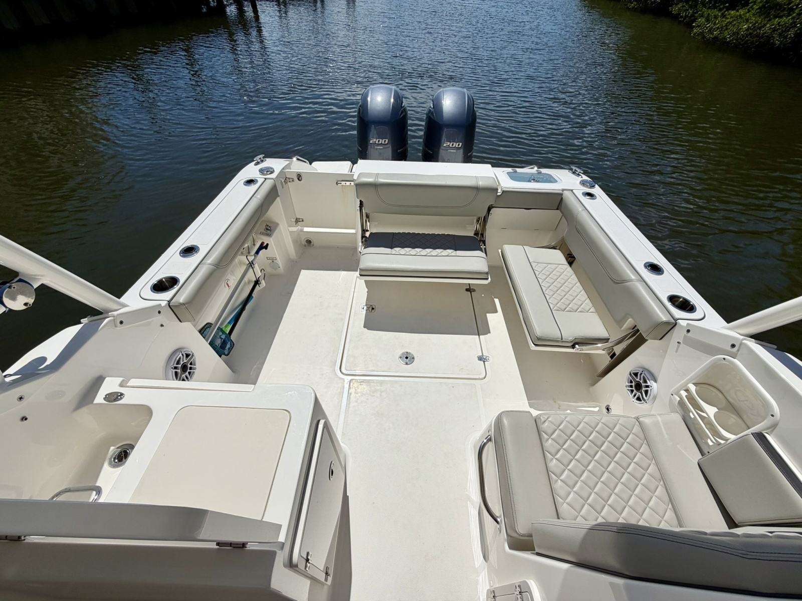 2022 Pursuit DC 266 Dual Console