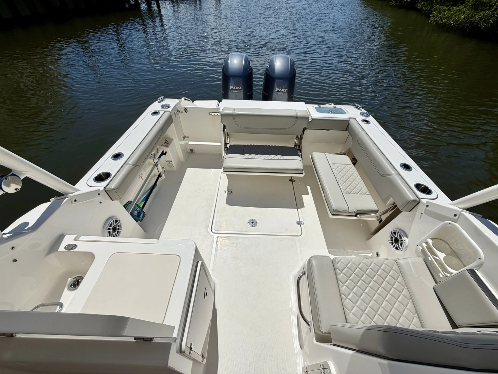 2022 Pursuit DC 266 Dual Console