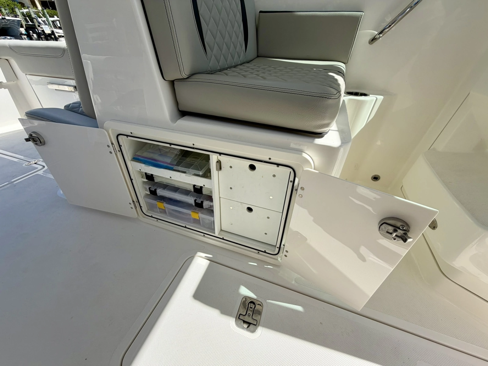 2022 Pursuit DC 266 Dual Console