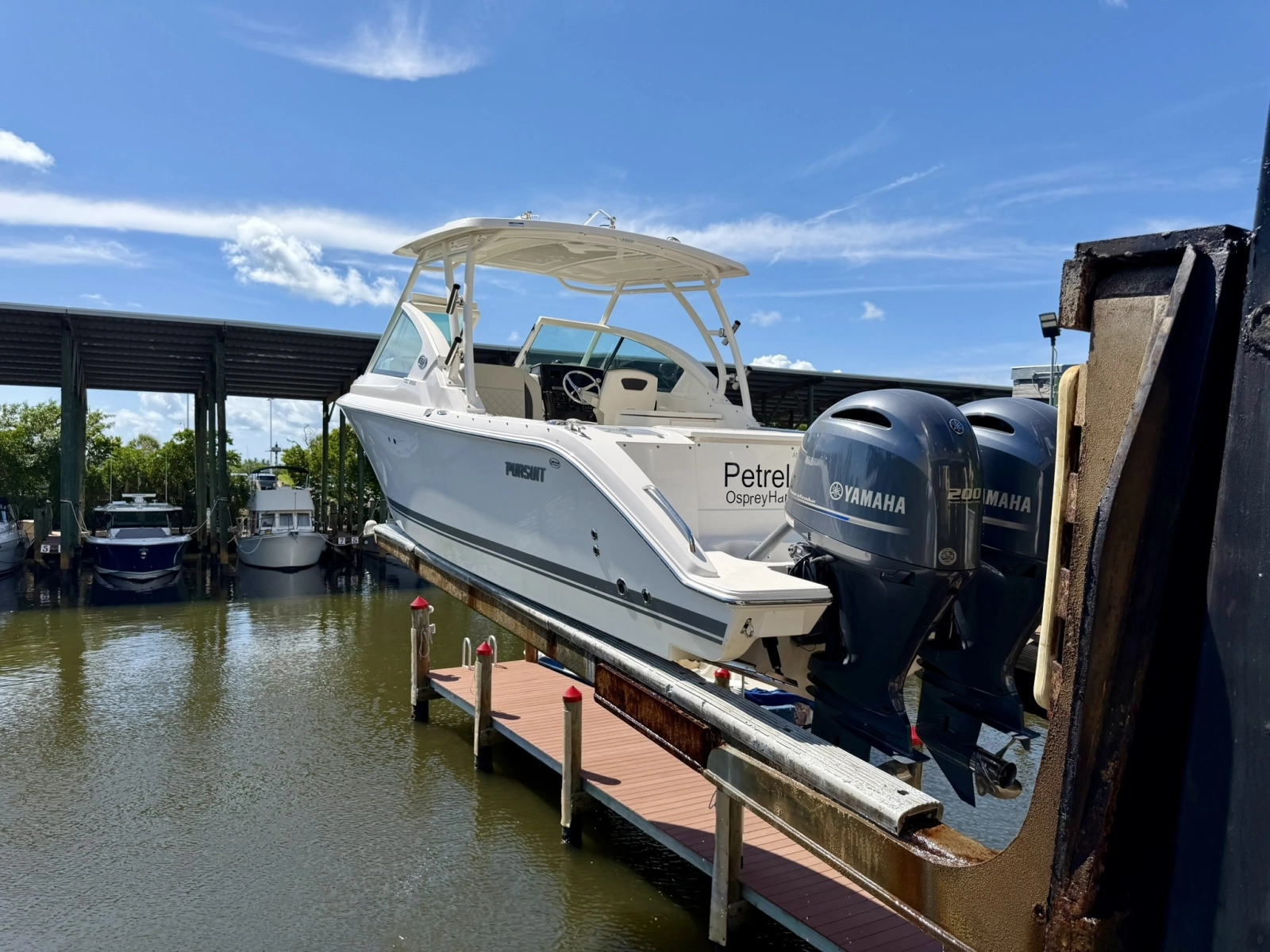 2022 Pursuit DC 266 Dual Console