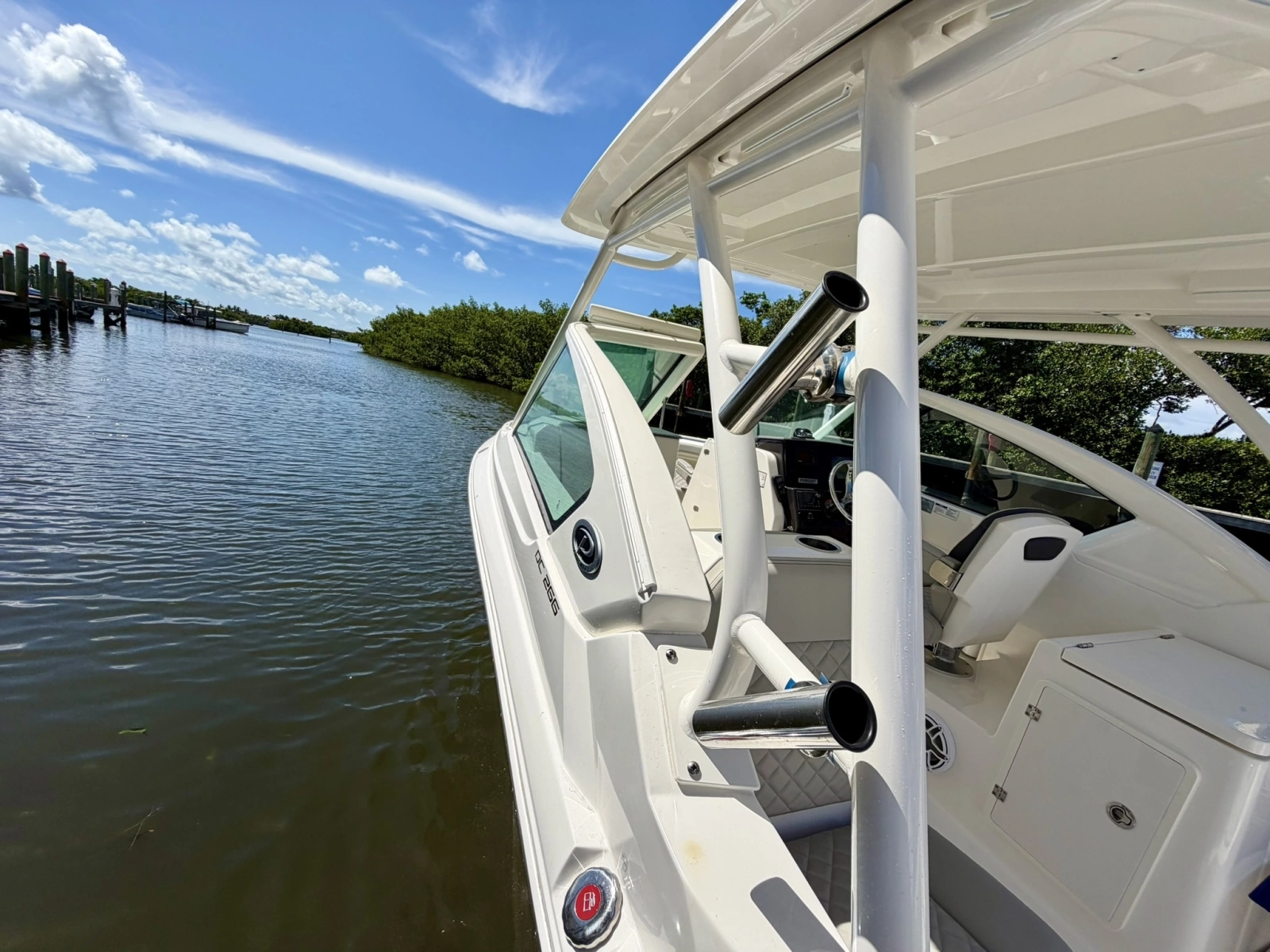2022 Pursuit DC 266 Dual Console
