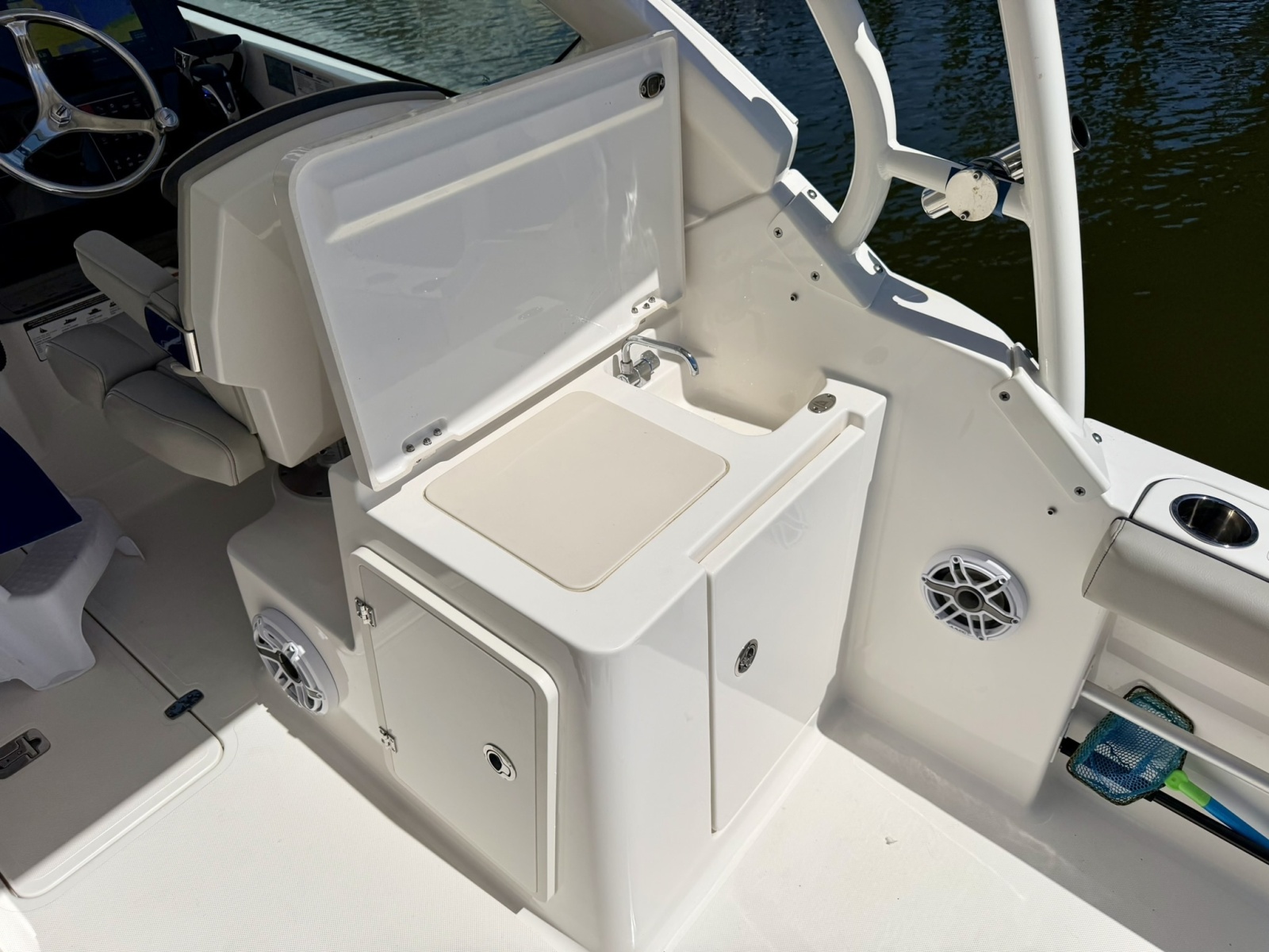 2022 Pursuit DC 266 Dual Console