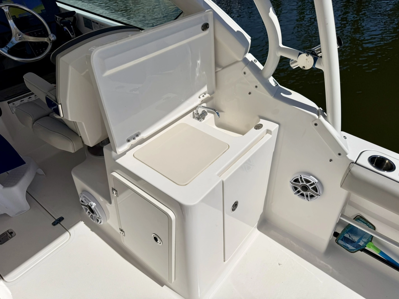 2022 Pursuit DC 266 Dual Console