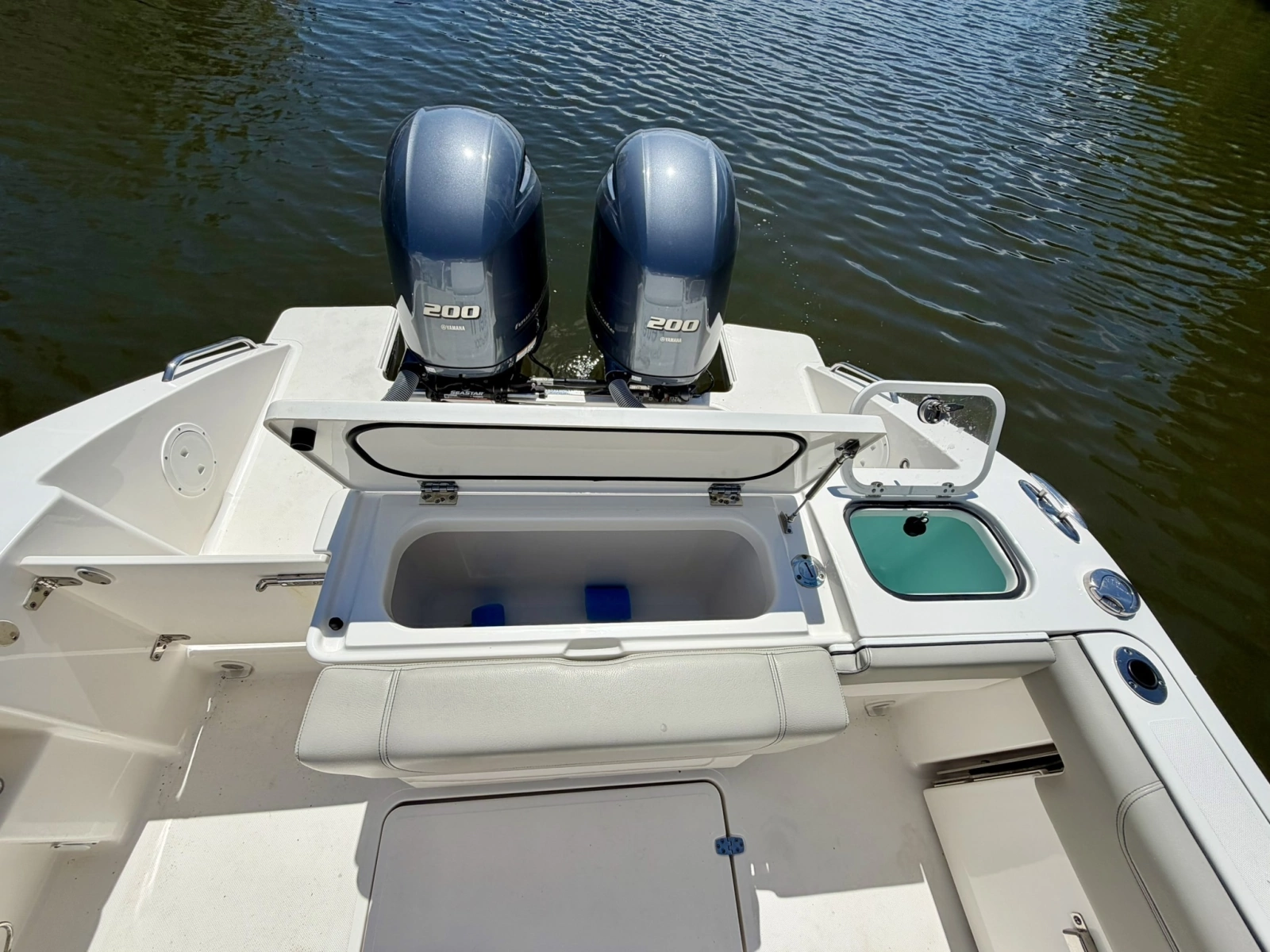 2022 Pursuit DC 266 Dual Console