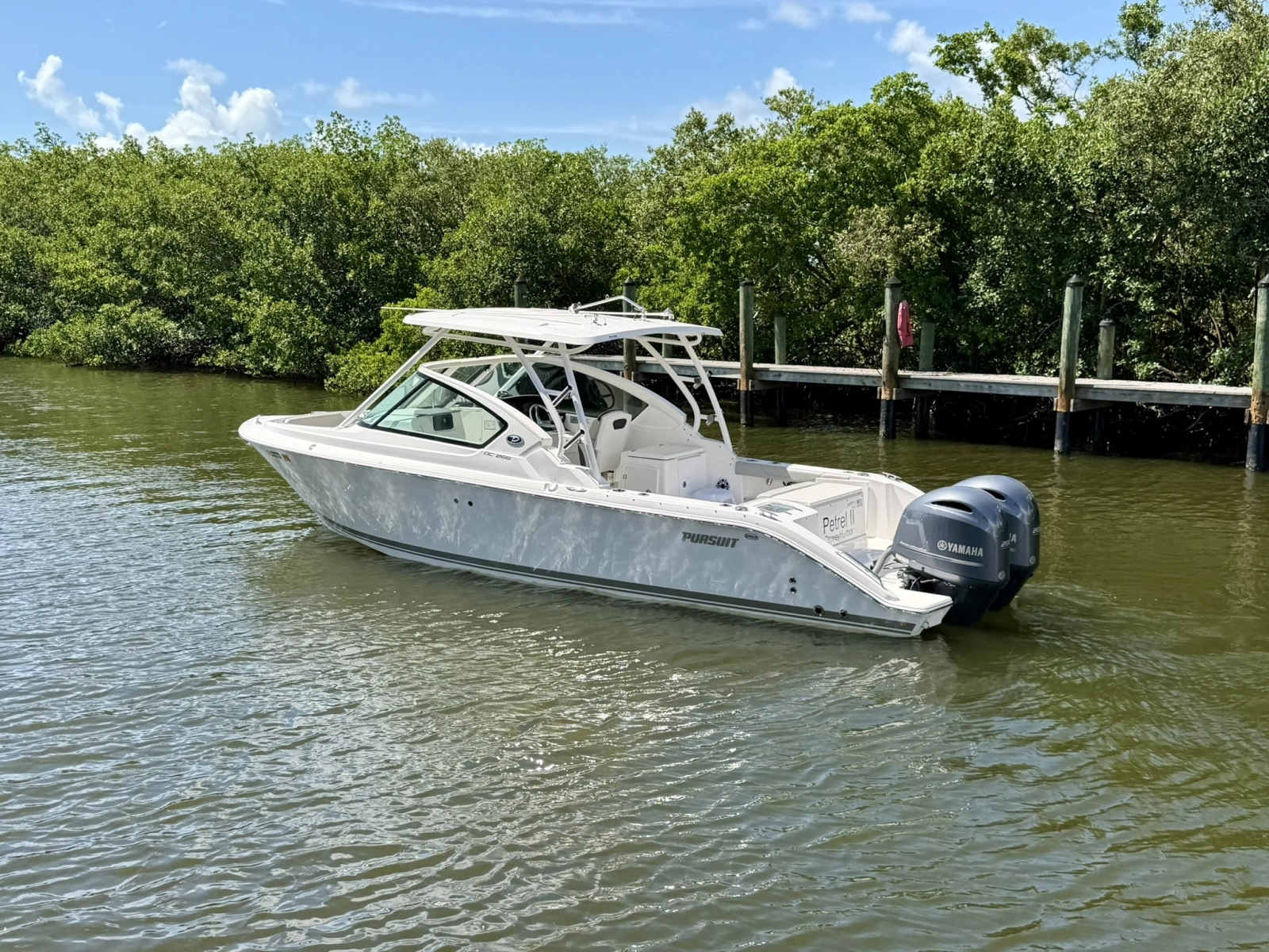 2022 Pursuit DC 266 Dual Console