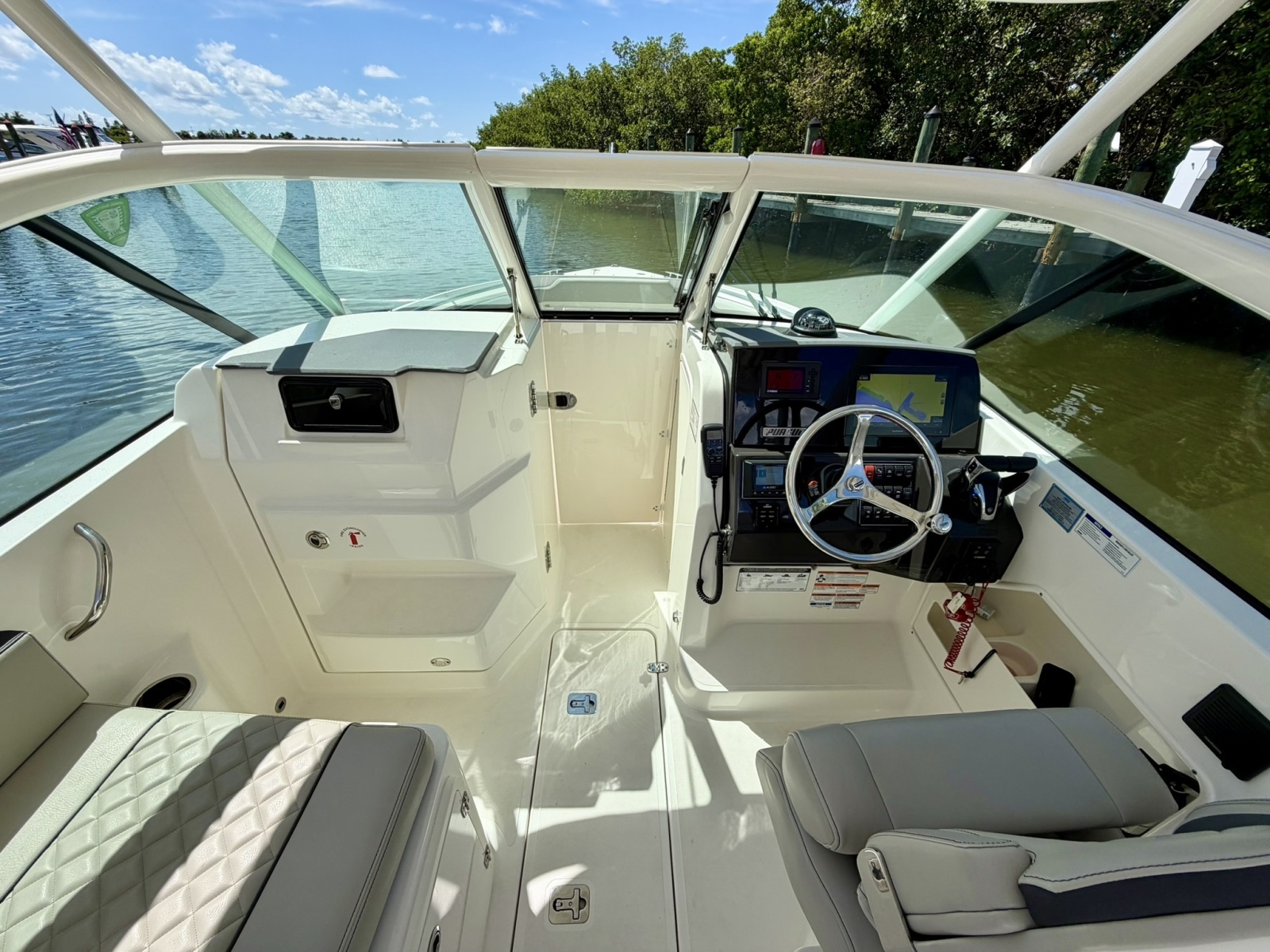 2022 Pursuit DC 266 Dual Console