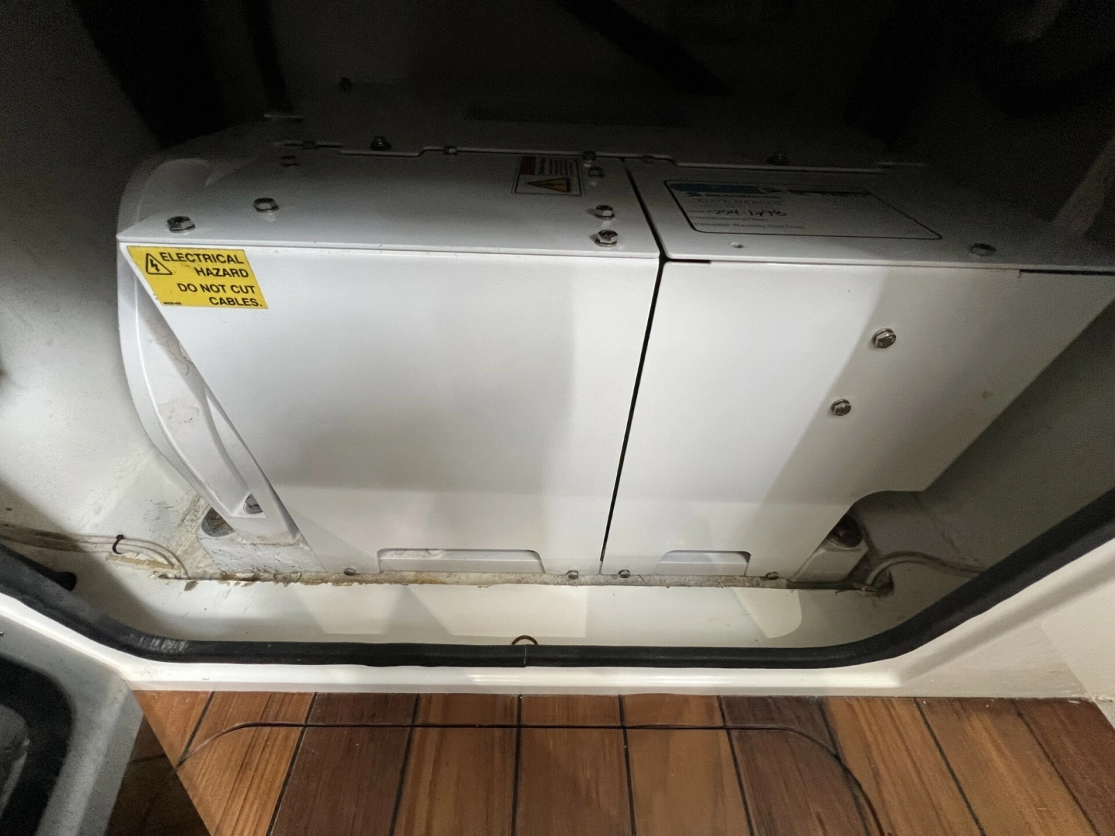 Contender 44 NAUTI GIRL - Generator