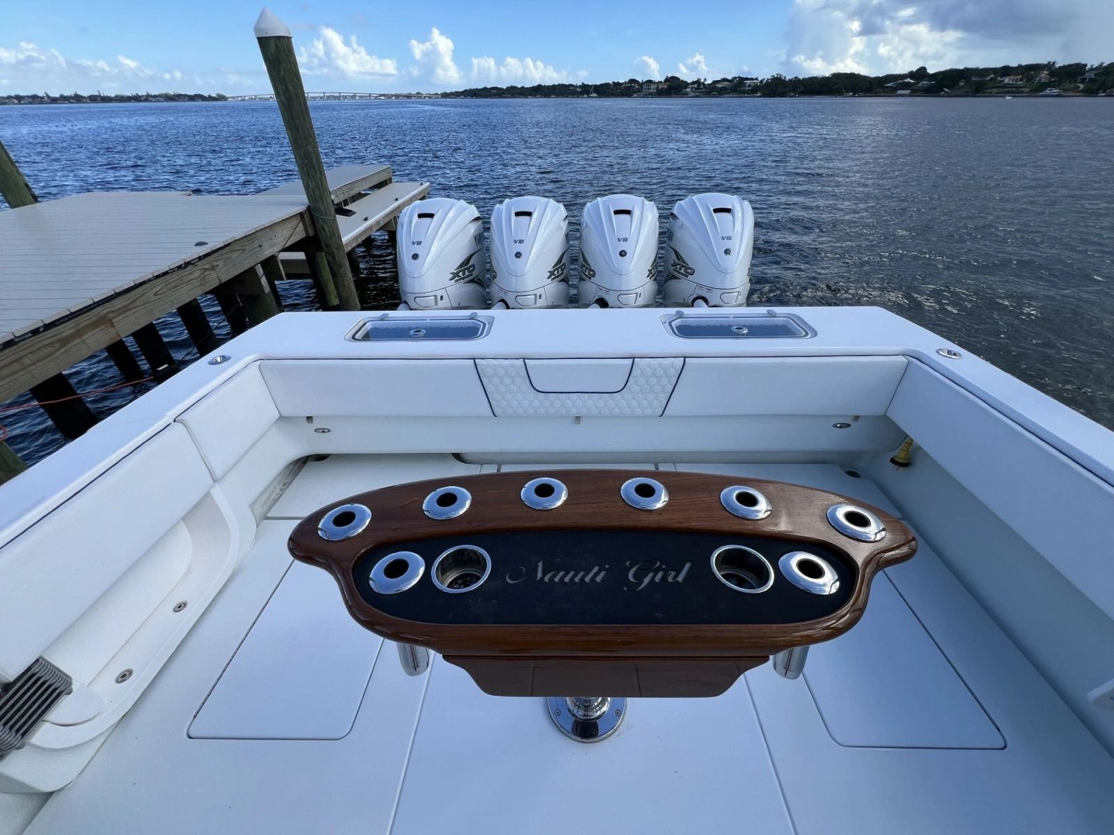 Contender 44 NAUTI GIRL - Cockpit