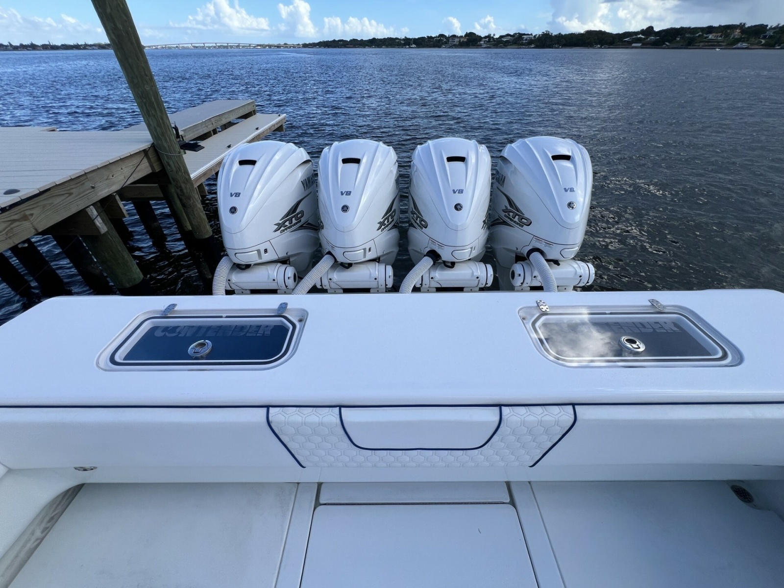 Contender 44 NAUTI GIRL - Cockpit