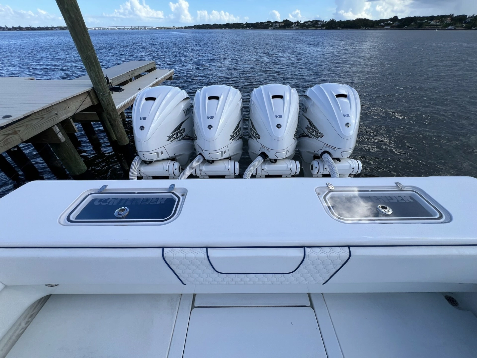 Contender 44 NAUTI GIRL - Cockpit