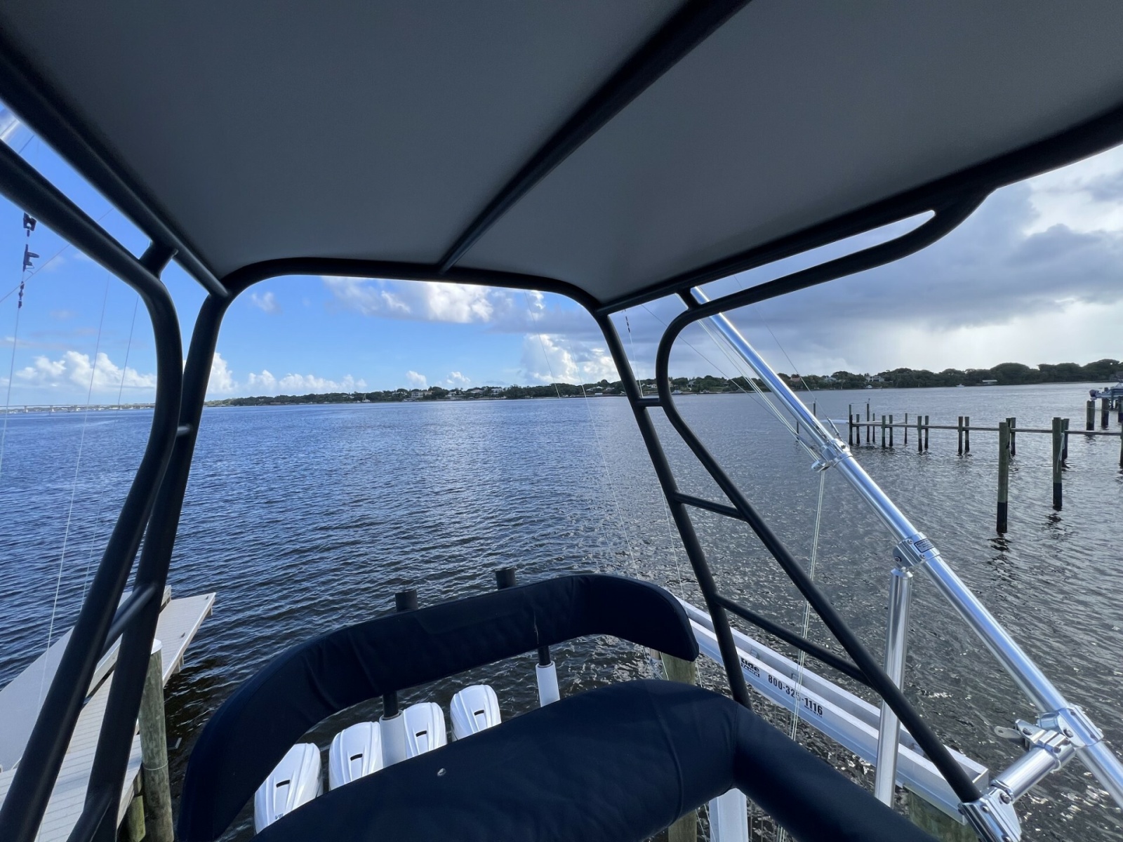 Contender 44 NAUTI GIRL - Tower Helm