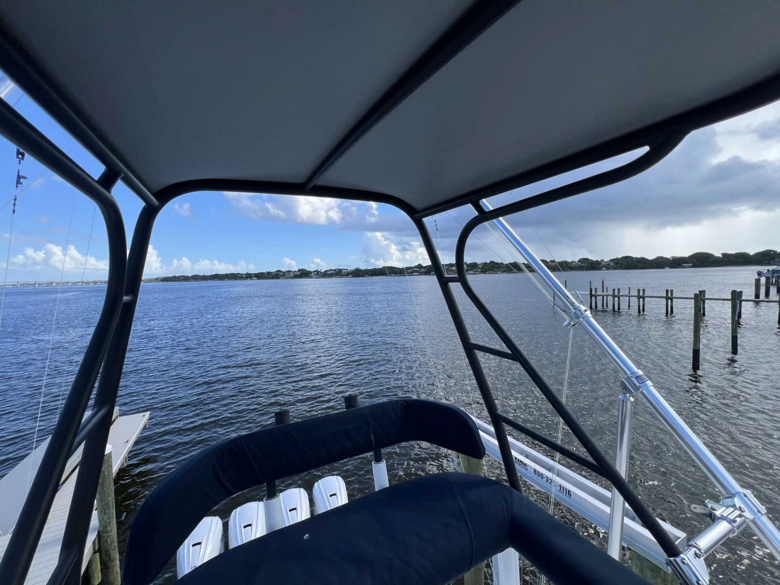 Contender 44 NAUTI GIRL - Tower Helm